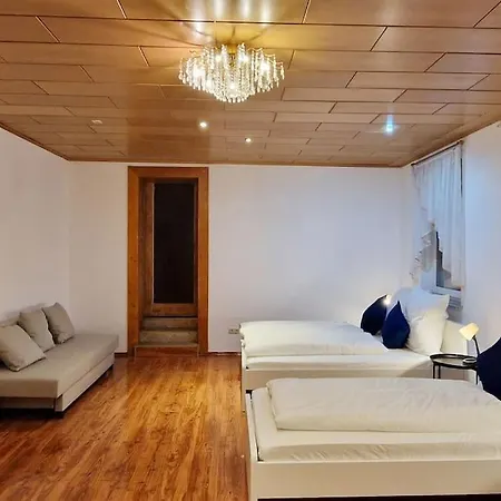 Xxl In Leipzig, Bis 14 Personen, Selbst Check-in