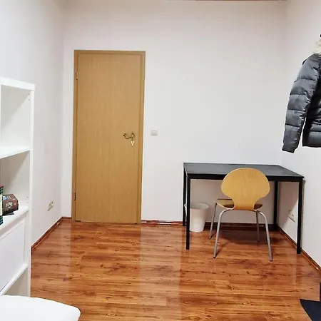 Xxl In Leipzig, Bis 14 Personen, Selbst Check-in