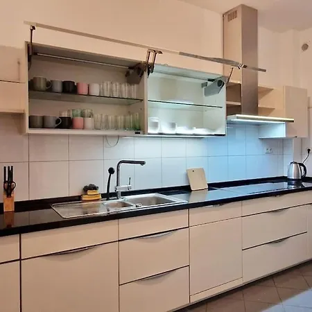 Apartment Grosse, Geraeumige Fuer Bis Zu 14 Personen! Leipzig